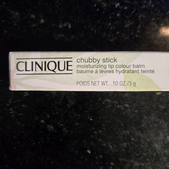 Clinique Chubby Stick Moisturizing Lip Colour Balm - 30 Broadest Berry Color - Picture 2 of 5